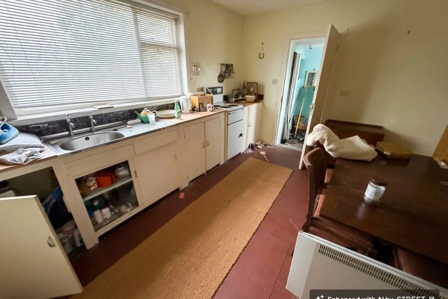 Image 4 