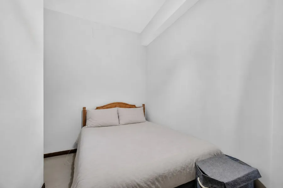 Image 4 